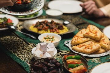 How to Match Your Event Theme with Arab Cuisine
